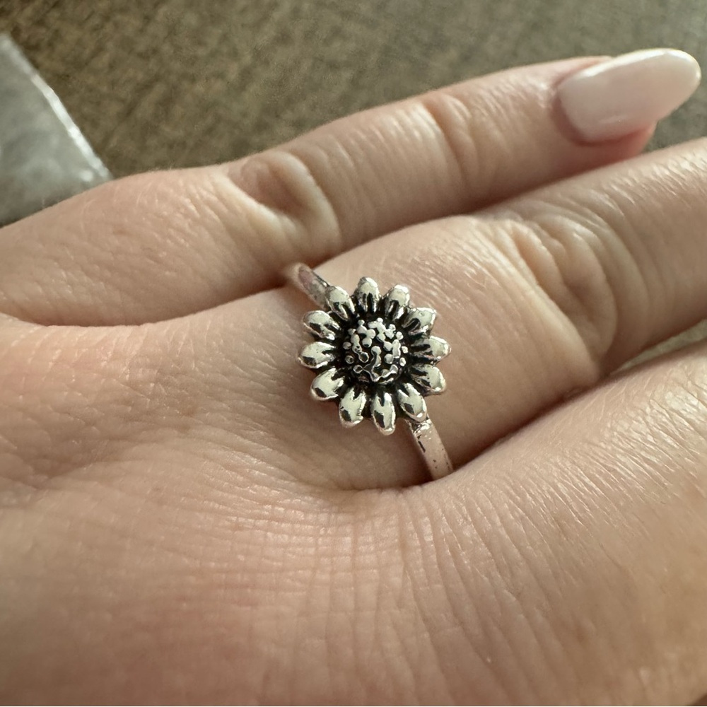 Sunflower Ring 🌻 - Picture 2 of 3